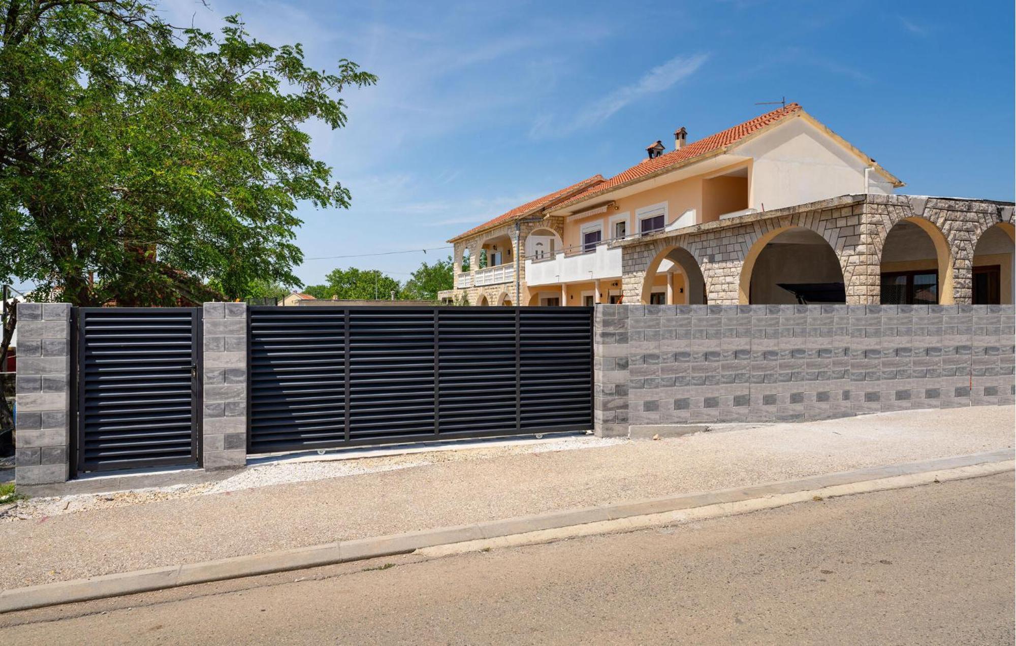 Beautiful Apartment In Galovac With Kitchen מראה חיצוני תמונה