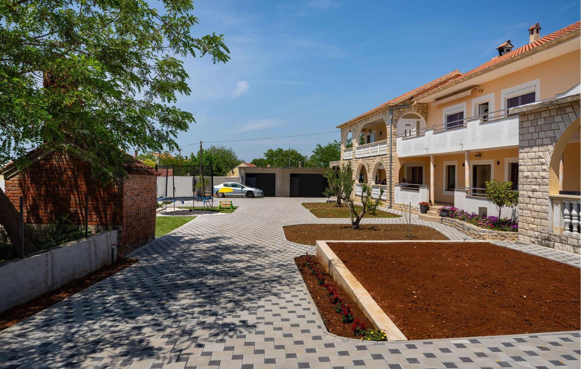 Beautiful Apartment In Galovac With Kitchen מראה חיצוני תמונה
